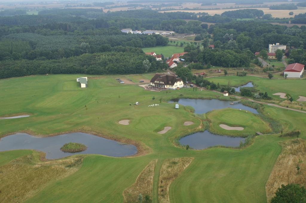Golfcentrum Schloss Karnitz Ruegen Garz  Bagian luar foto
